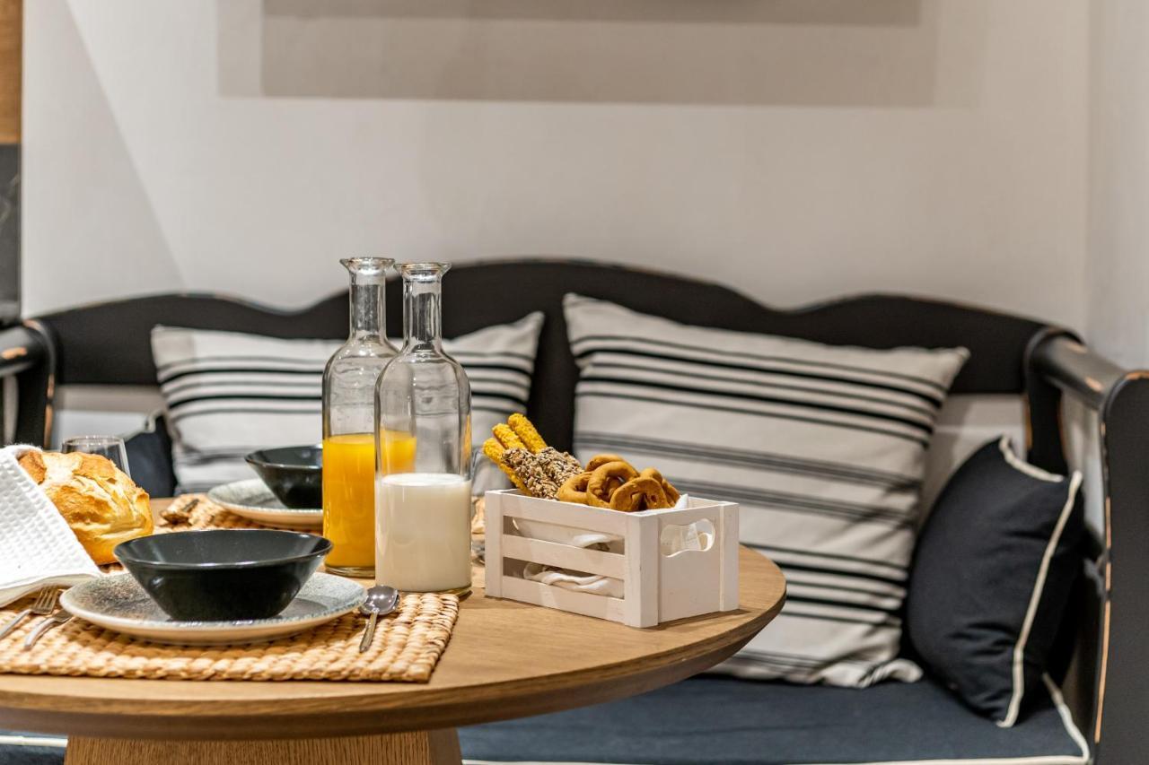Amer Suites Фира Екстериор снимка