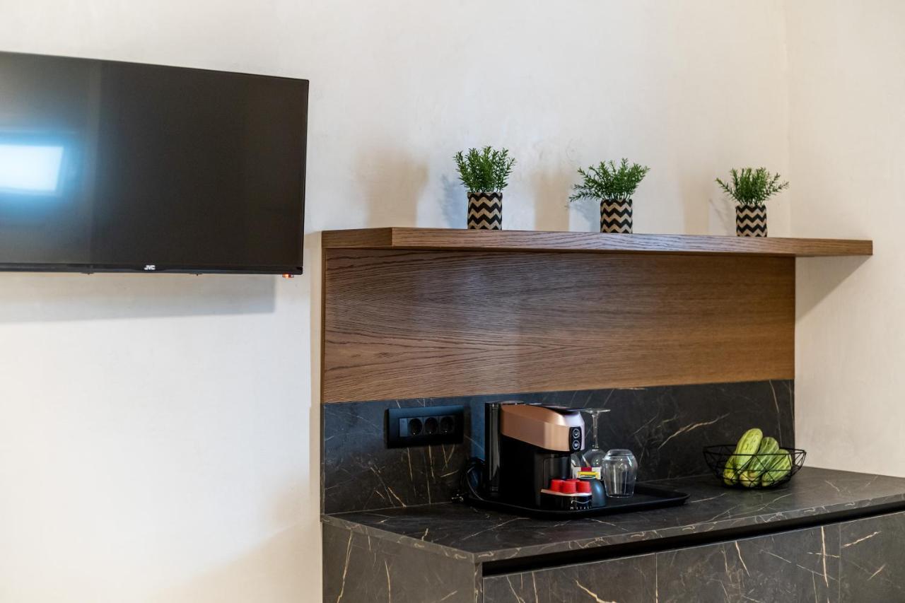 Amer Suites Фира Екстериор снимка