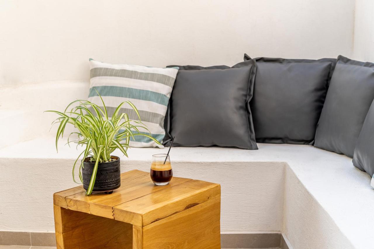 Amer Suites Фира Екстериор снимка